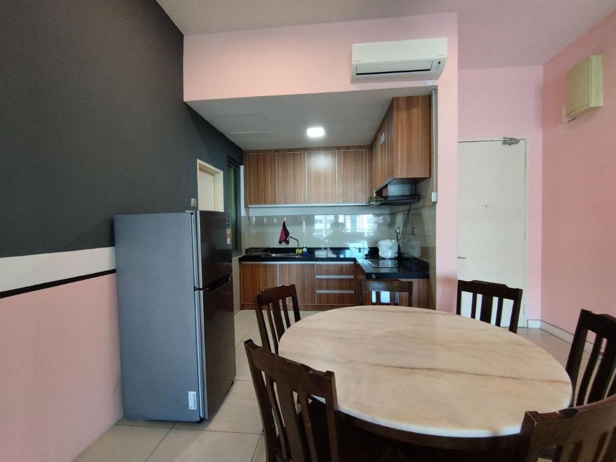 Restary - Black Pink, Loft E - Imago Shopping Mall - Kk City- 3Br,8Pax 来沙旅 黑粉主题公寓 - Loft E - Imago商场 - 泳池 - Kk市中心 - 3房8人 Кота-Кінабалу Екстер'єр фото